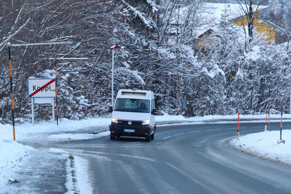 The Digitrans eVAN as the new "Digibus 2.0" during initial test drives in the Salzburg municipality of Koppl